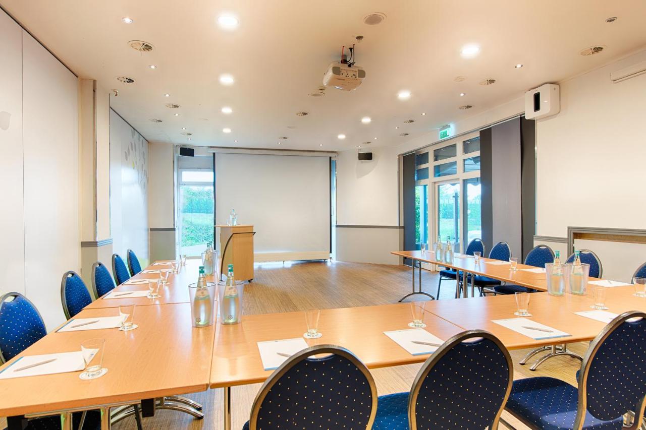 Hotel Select A1 Bremen-stuhr 4*
