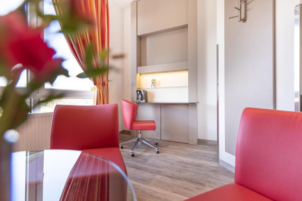 Hotel Select A1 Bremen-stuhr 4*
